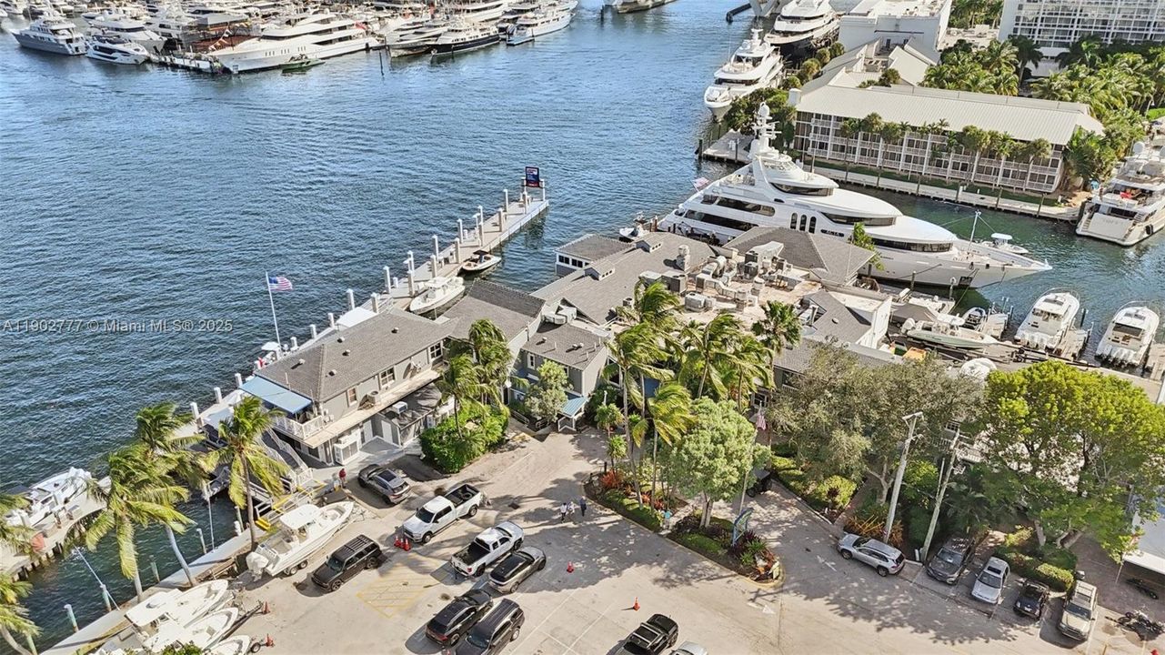 Activo con contrato: $3,150 (2 camas, 2 baños, 830 Pies cuadrados)