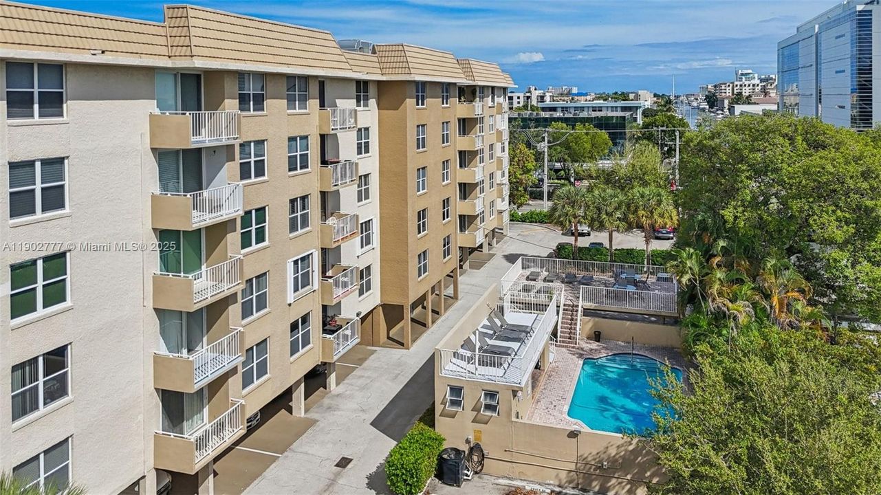 Activo con contrato: $3,150 (2 camas, 2 baños, 830 Pies cuadrados)