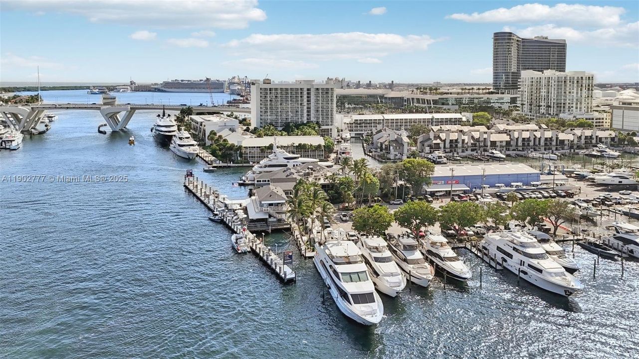 Activo con contrato: $3,150 (2 camas, 2 baños, 830 Pies cuadrados)