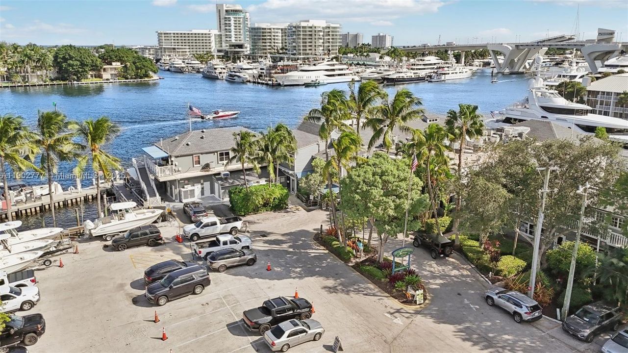 Activo con contrato: $3,150 (2 camas, 2 baños, 830 Pies cuadrados)