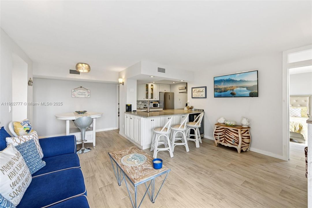 Activo con contrato: $3,150 (2 camas, 2 baños, 830 Pies cuadrados)