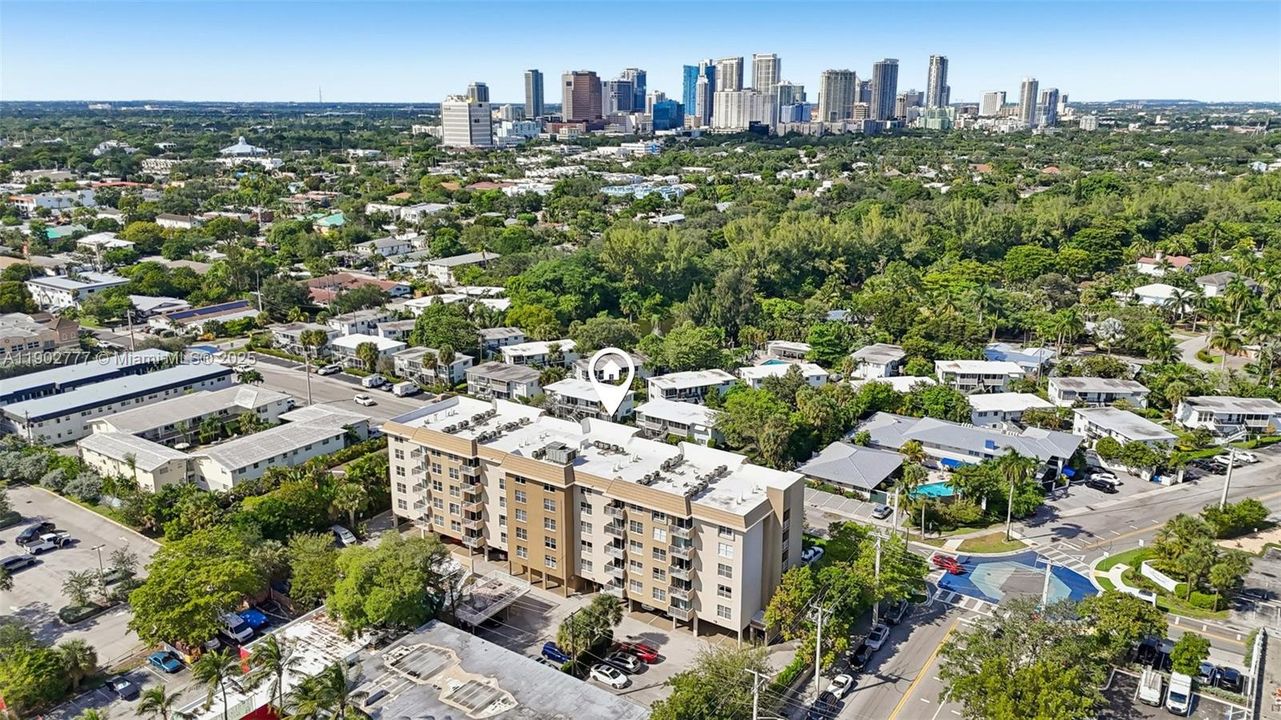 Activo con contrato: $3,150 (2 camas, 2 baños, 830 Pies cuadrados)