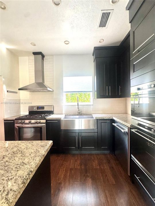 For Rent: $6,700 (4 beds, 2 baths, 1764 Square Feet)