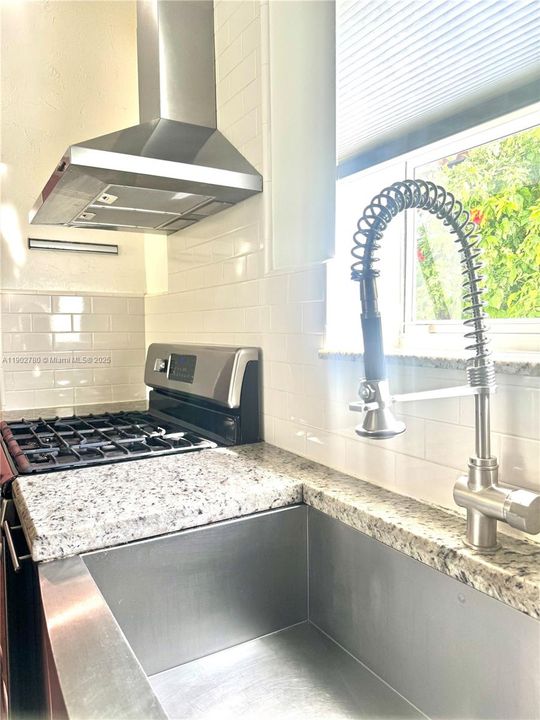 For Rent: $6,700 (4 beds, 2 baths, 1764 Square Feet)