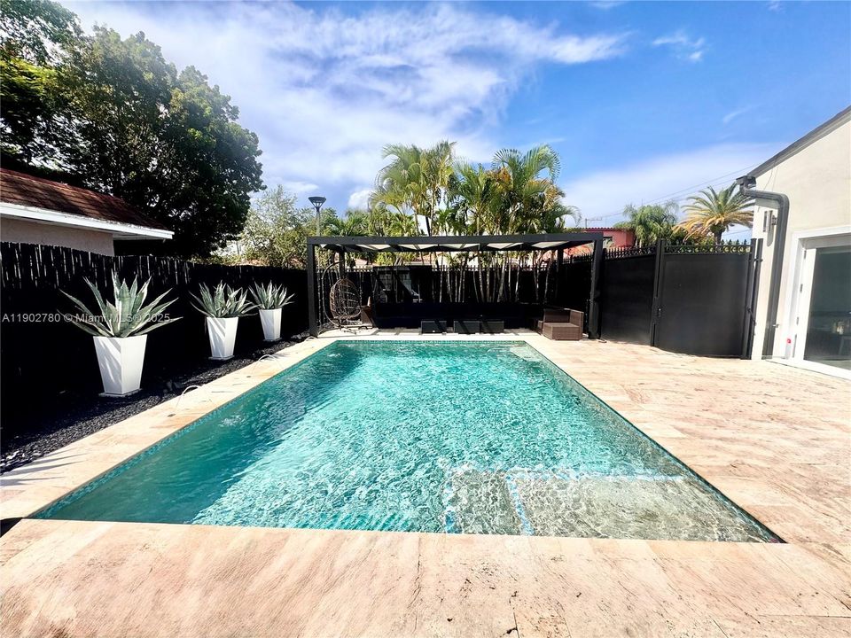 For Rent: $6,700 (4 beds, 2 baths, 1764 Square Feet)