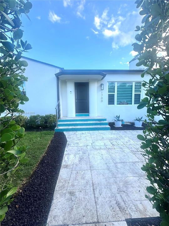 For Rent: $6,700 (4 beds, 2 baths, 1764 Square Feet)