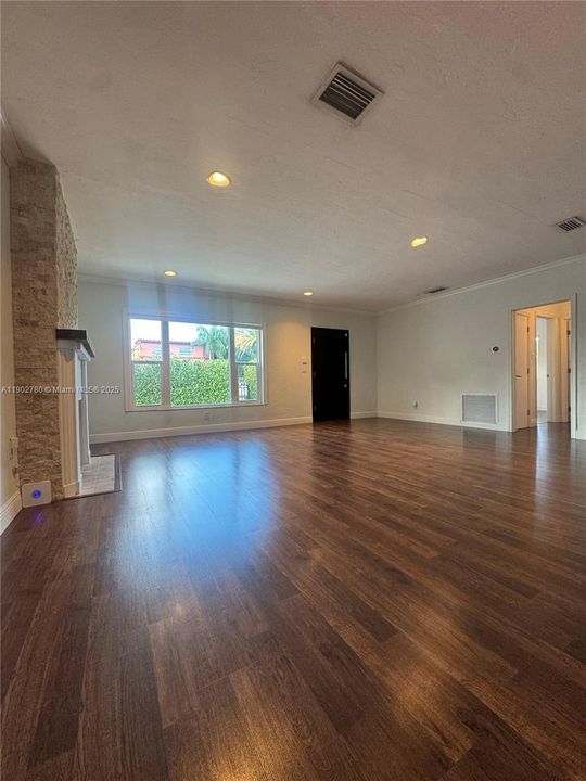 For Rent: $6,700 (4 beds, 2 baths, 1764 Square Feet)