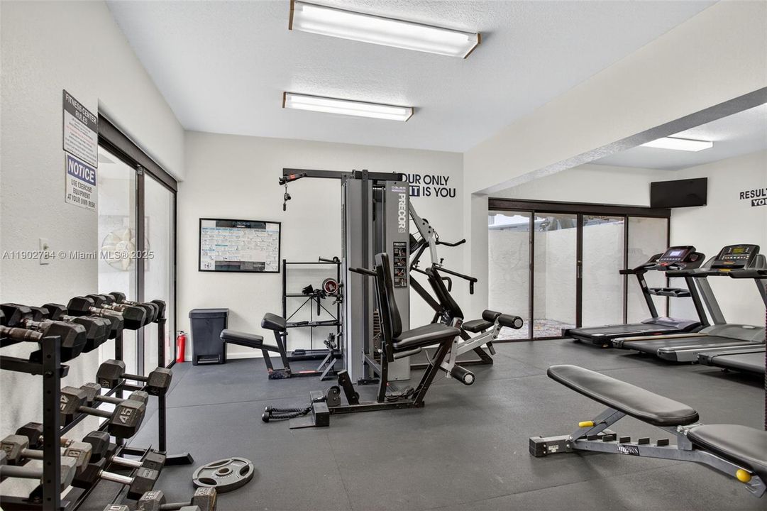 For Sale: $235,000 (1 beds, 1 baths, 630 Square Feet)