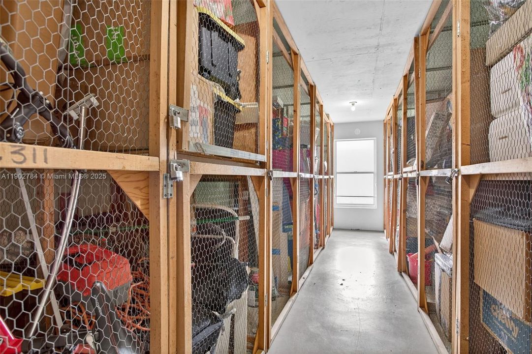 For Sale: $235,000 (1 beds, 1 baths, 630 Square Feet)