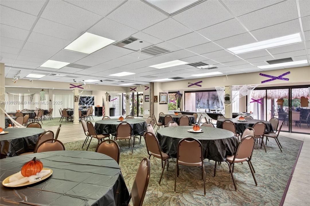 For Sale: $235,000 (1 beds, 1 baths, 630 Square Feet)