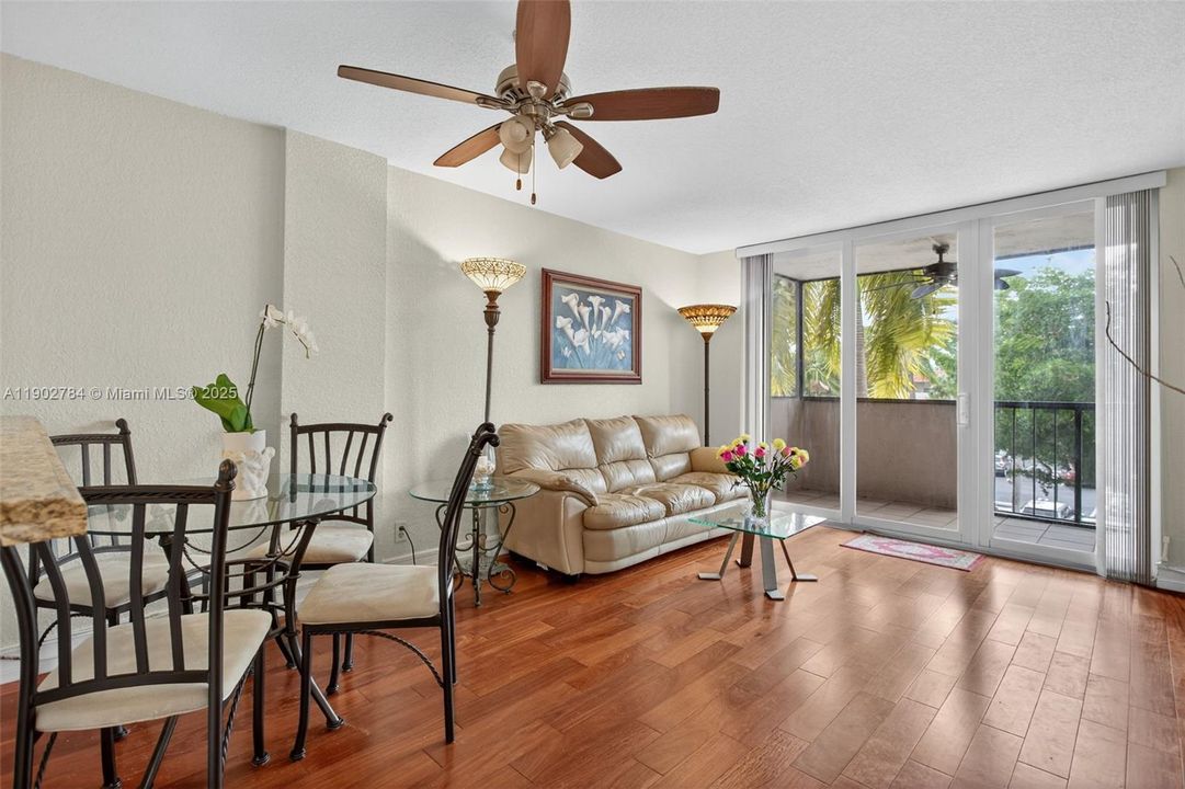 For Sale: $235,000 (1 beds, 1 baths, 630 Square Feet)