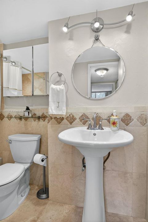 For Sale: $235,000 (1 beds, 1 baths, 630 Square Feet)