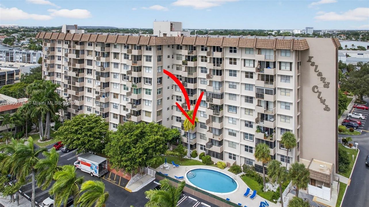 For Sale: $235,000 (1 beds, 1 baths, 630 Square Feet)