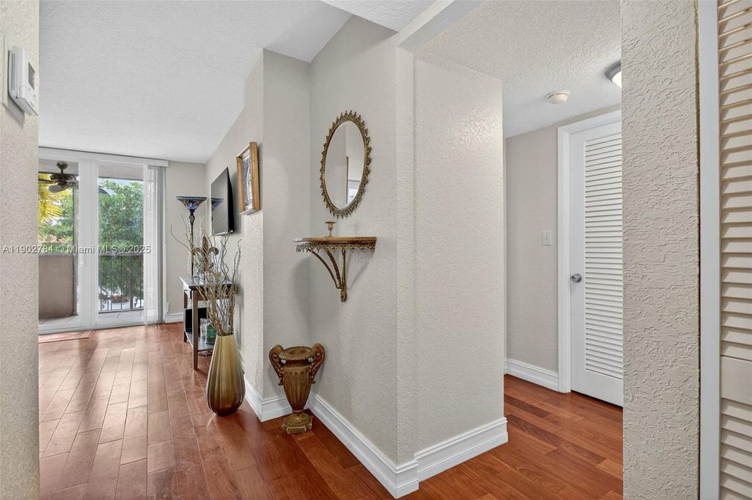 For Sale: $235,000 (1 beds, 1 baths, 630 Square Feet)