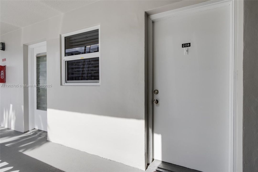 For Sale: $339,900 (2 beds, 2 baths, 1092 Square Feet)