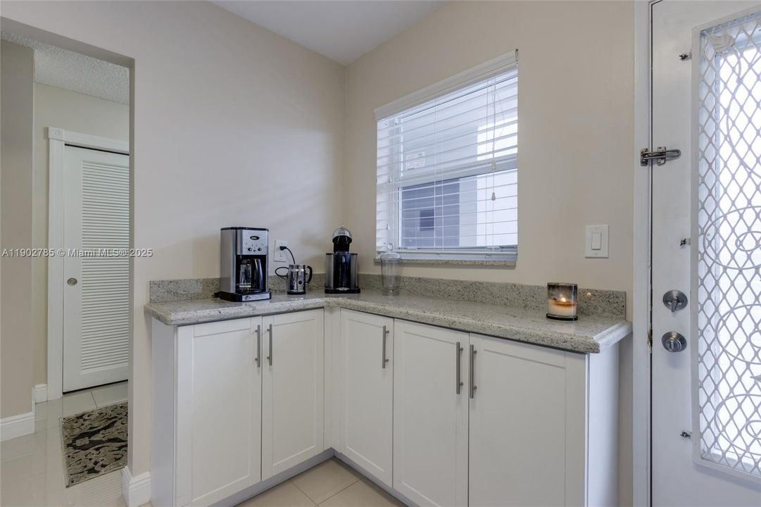 For Sale: $339,900 (2 beds, 2 baths, 1092 Square Feet)