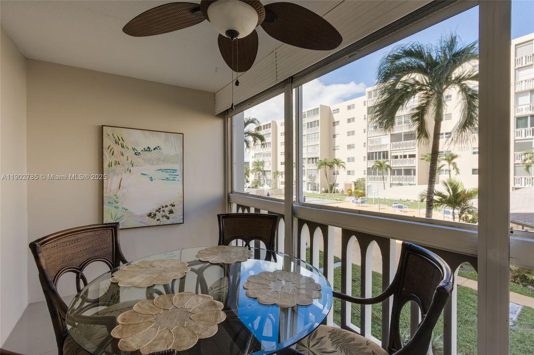 For Sale: $339,900 (2 beds, 2 baths, 1092 Square Feet)