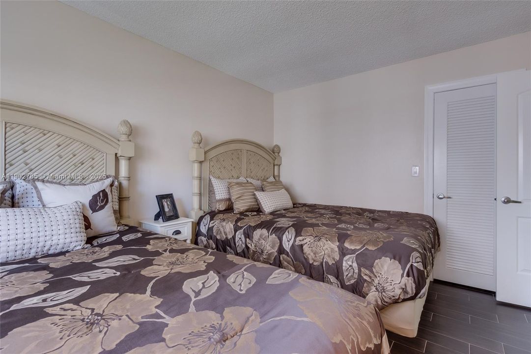 For Sale: $339,900 (2 beds, 2 baths, 1092 Square Feet)