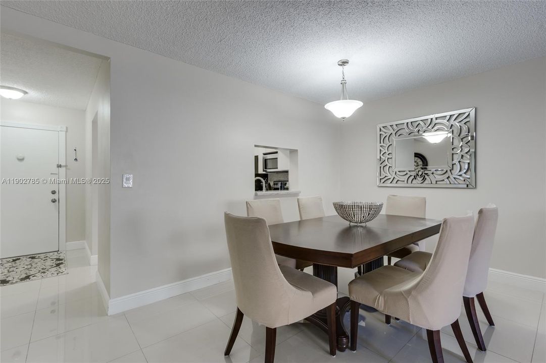 For Sale: $339,900 (2 beds, 2 baths, 1092 Square Feet)