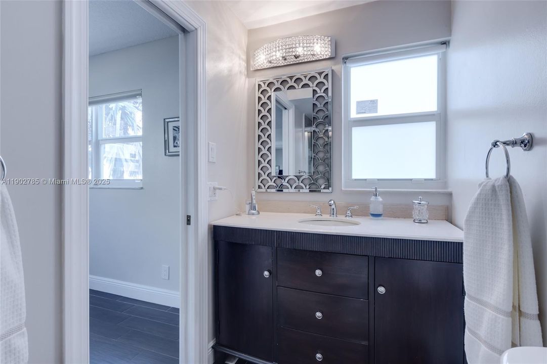 For Sale: $339,900 (2 beds, 2 baths, 1092 Square Feet)