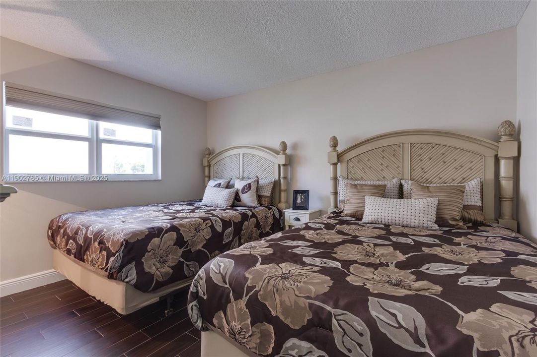 For Sale: $339,900 (2 beds, 2 baths, 1092 Square Feet)