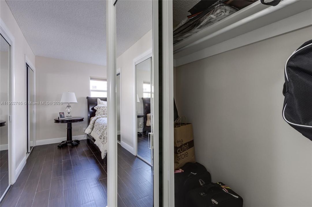 For Sale: $339,900 (2 beds, 2 baths, 1092 Square Feet)