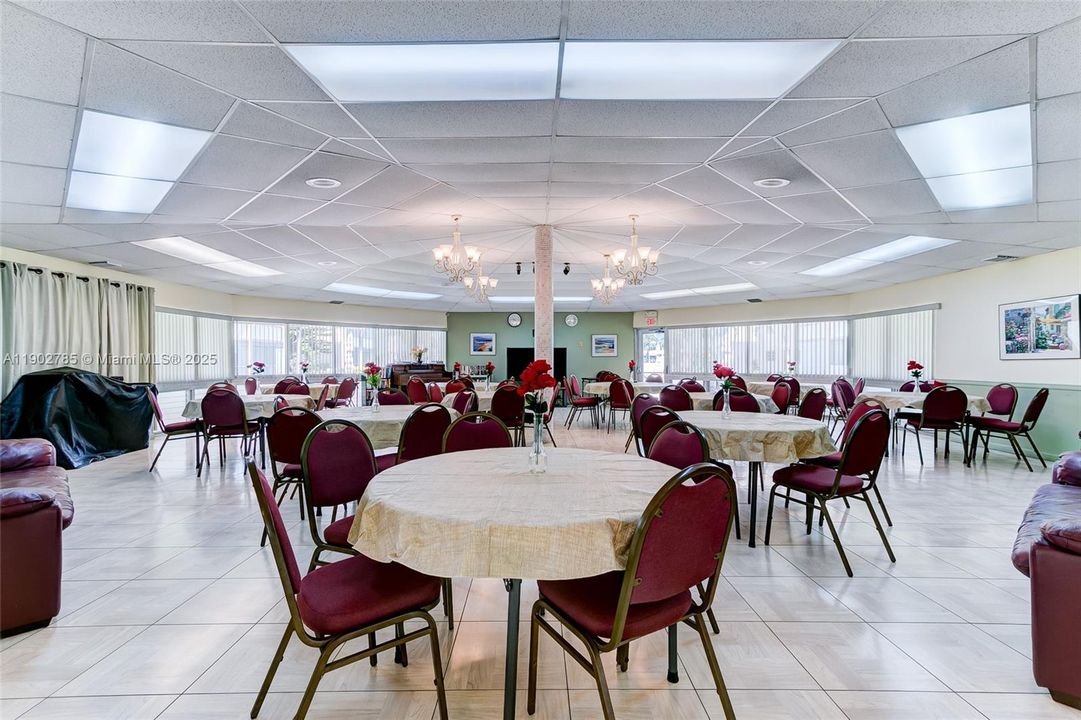 For Sale: $339,900 (2 beds, 2 baths, 1092 Square Feet)