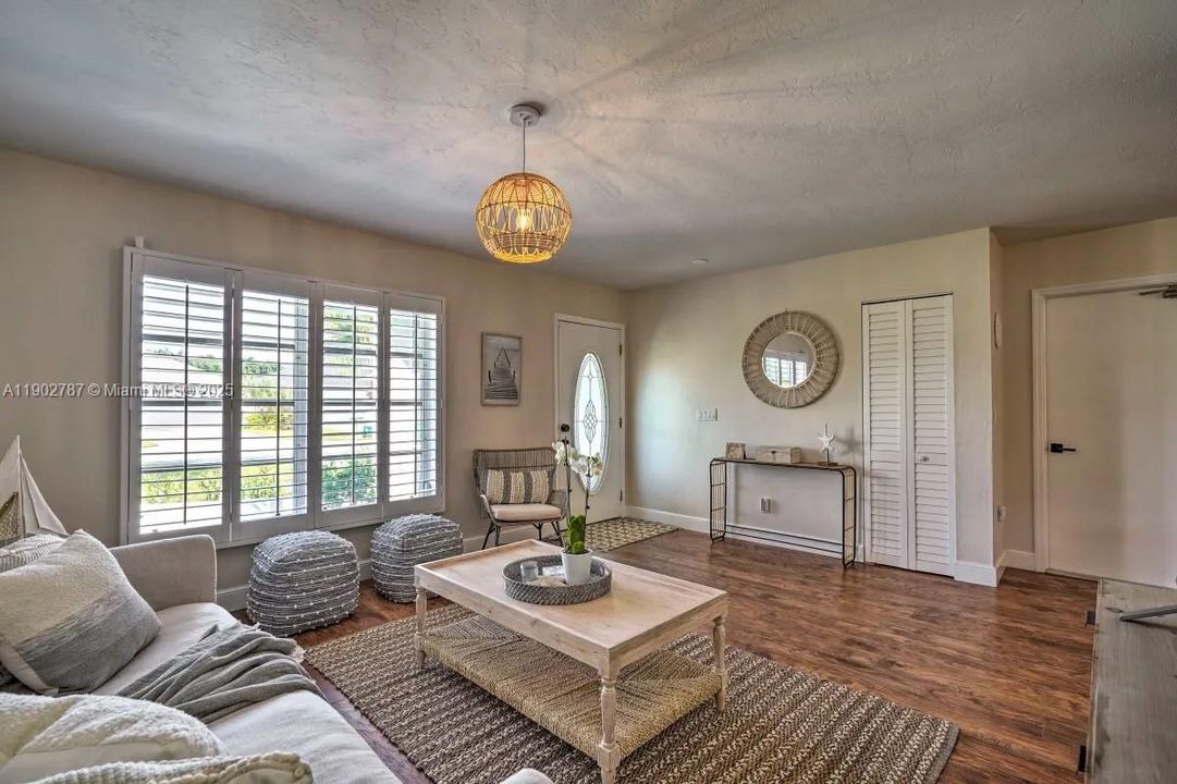 For Rent: $8,000 (2 beds, 2 baths, 1230 Square Feet)