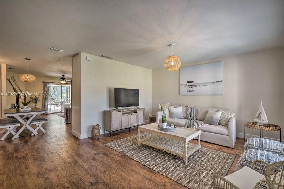 For Rent: $8,000 (2 beds, 2 baths, 1230 Square Feet)