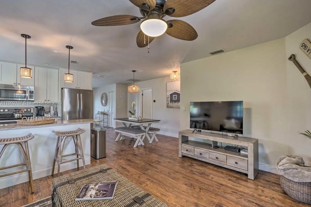 For Rent: $8,000 (2 beds, 2 baths, 1230 Square Feet)