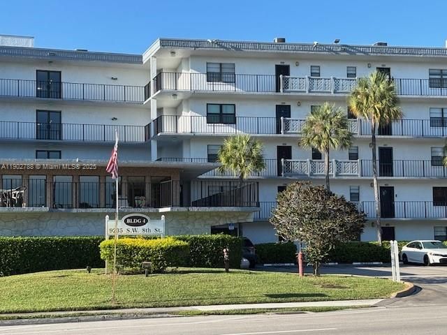 待售: $155,000 (1 贝兹, 1 浴室, 741 平方英尺)