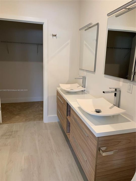 For Sale: $525,000 (3 beds, 2 baths, 1616 Square Feet)