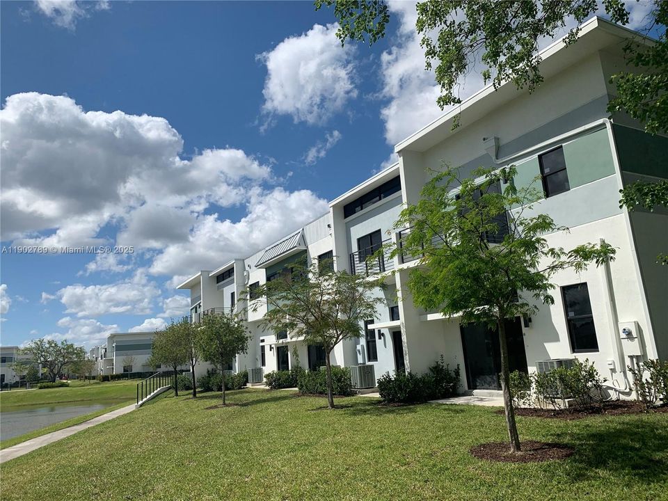 For Sale: $525,000 (3 beds, 2 baths, 1616 Square Feet)