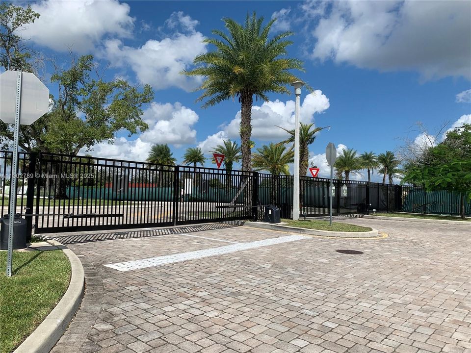 For Sale: $525,000 (3 beds, 2 baths, 1616 Square Feet)