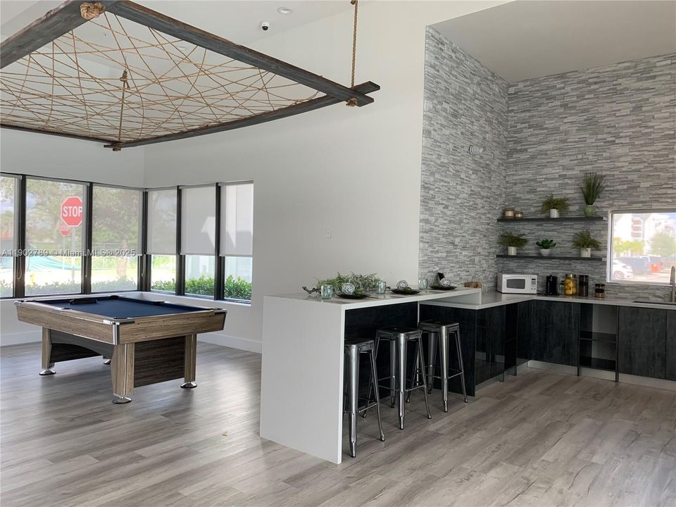 For Sale: $525,000 (3 beds, 2 baths, 1616 Square Feet)