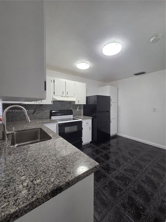 Recently Rented: $3,000 (3 beds, 2 baths, 2983 Square Feet)