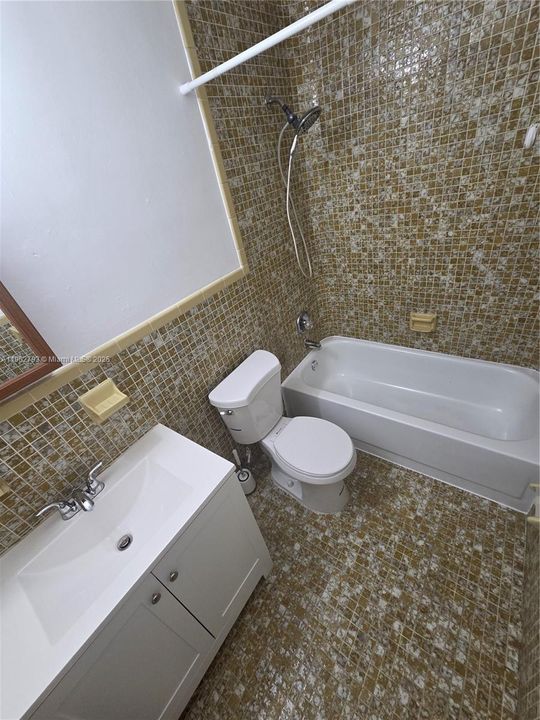 Recently Rented: $3,000 (3 beds, 2 baths, 2983 Square Feet)