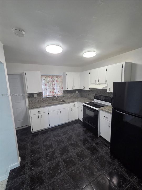 Recently Rented: $3,000 (3 beds, 2 baths, 2983 Square Feet)