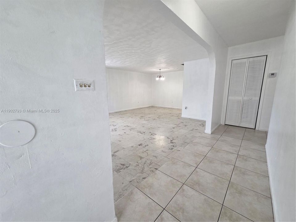 Recently Rented: $3,000 (3 beds, 2 baths, 2983 Square Feet)