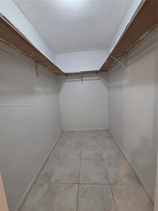 Recently Rented: $3,000 (3 beds, 2 baths, 2983 Square Feet)