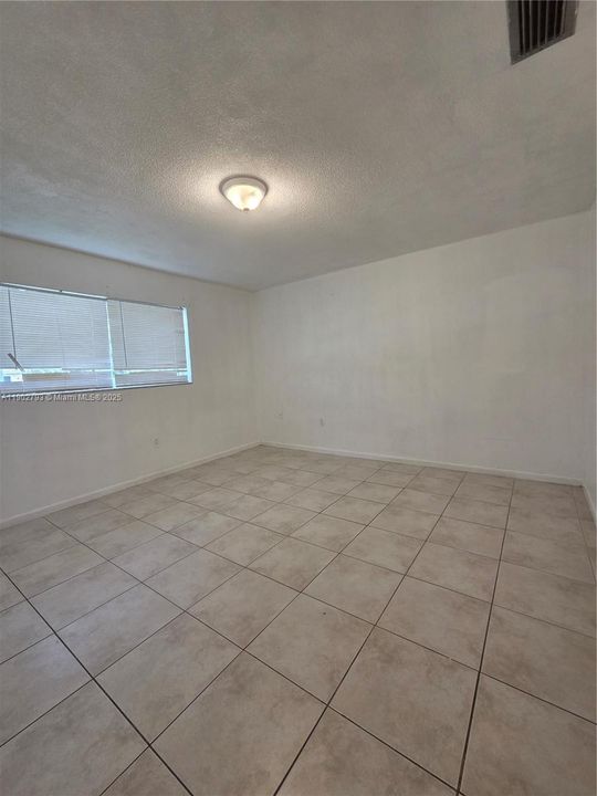 Recently Rented: $3,000 (3 beds, 2 baths, 2983 Square Feet)
