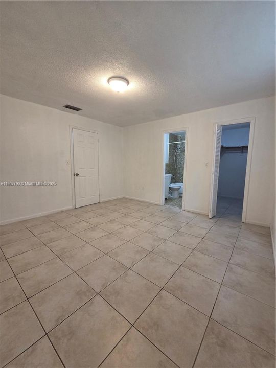 Recently Rented: $3,000 (3 beds, 2 baths, 2983 Square Feet)