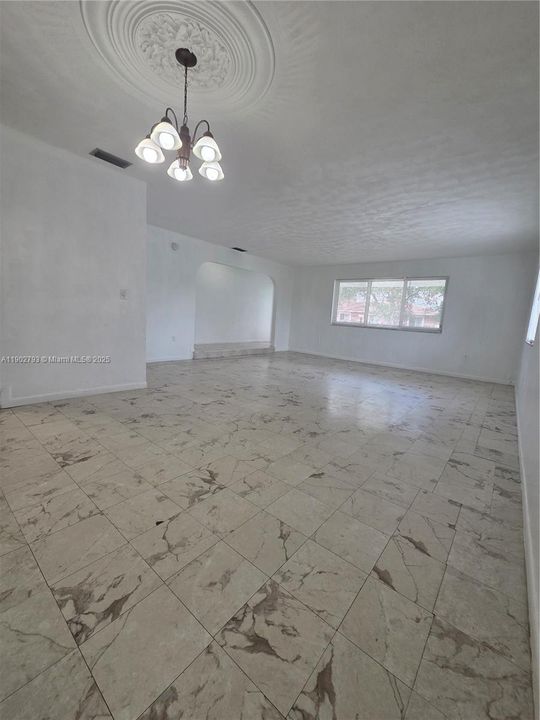 Recently Rented: $3,000 (3 beds, 2 baths, 2983 Square Feet)