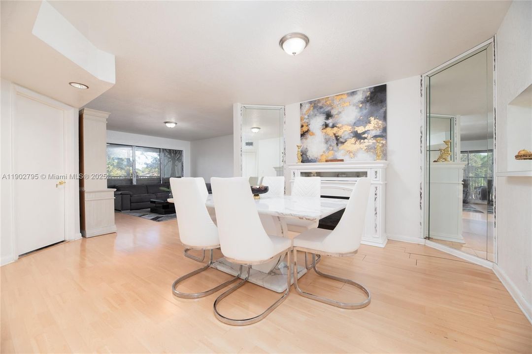 На продажу: $240,000 (2 спален, 2 ванн, 1309 Квадратных фут)