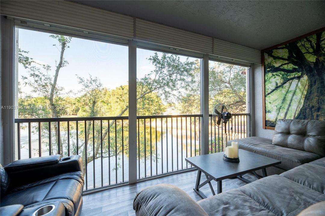 На продажу: $240,000 (2 спален, 2 ванн, 1309 Квадратных фут)