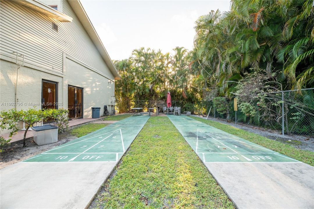 На продажу: $240,000 (2 спален, 2 ванн, 1309 Квадратных фут)