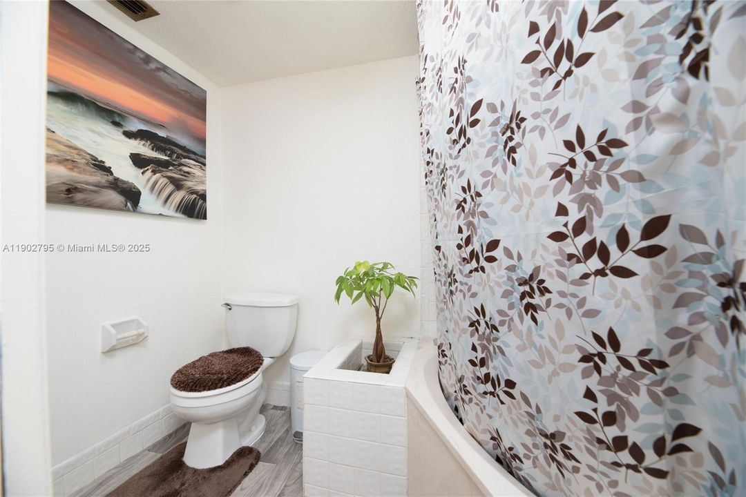 На продажу: $240,000 (2 спален, 2 ванн, 1309 Квадратных фут)