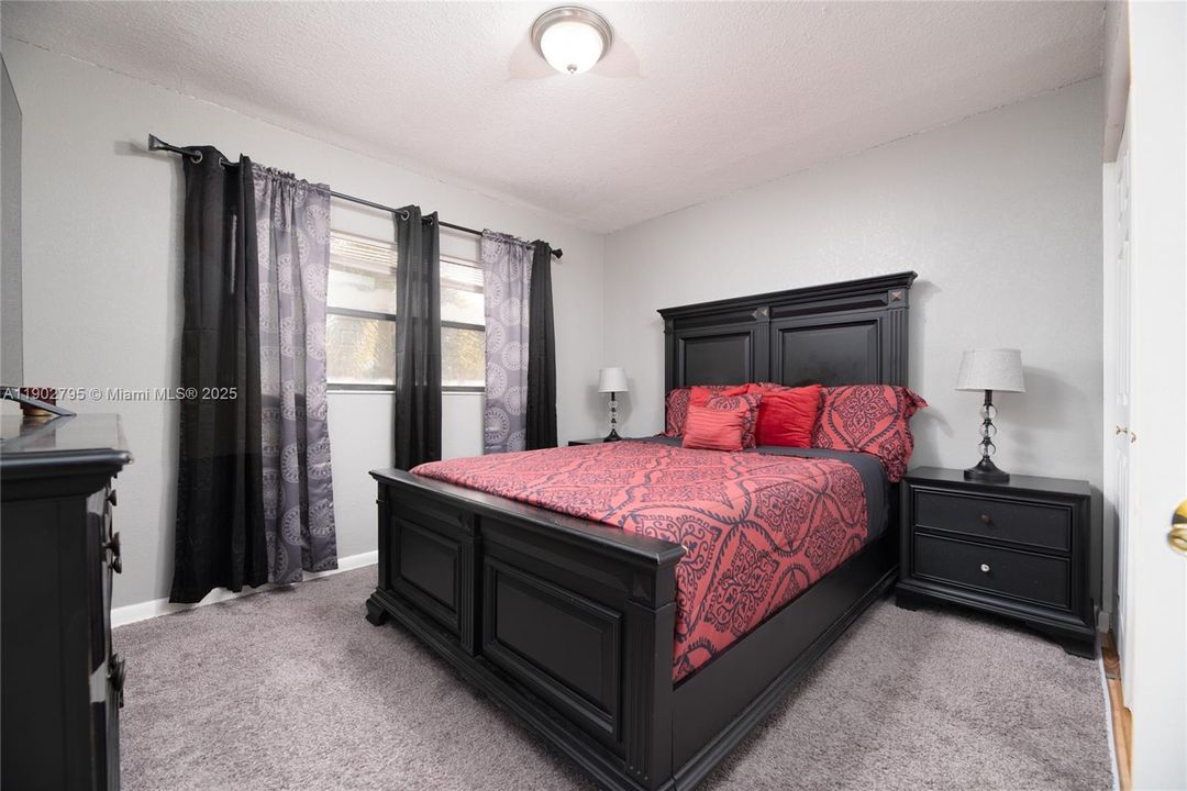 На продажу: $240,000 (2 спален, 2 ванн, 1309 Квадратных фут)