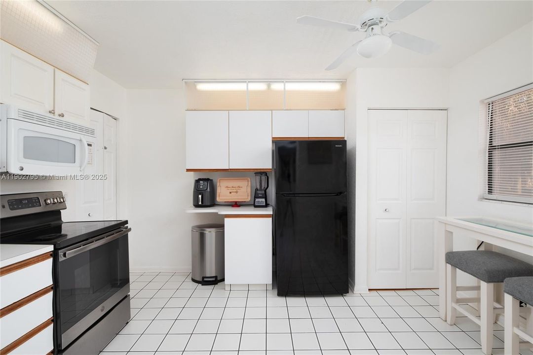 На продажу: $240,000 (2 спален, 2 ванн, 1309 Квадратных фут)