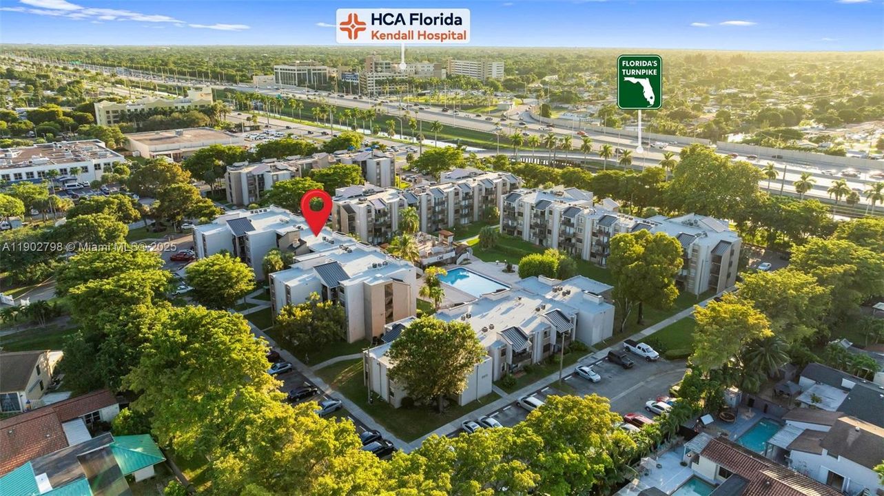 For Sale: $300,000 (2 beds, 2 baths, 982 Square Feet)